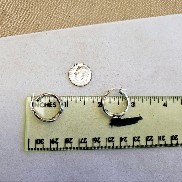 SET! Vera Wang 925 Flower Necklace & 925 Twisted Diamond-Cut Hoop Earrings SET! - Picture 15 of 16